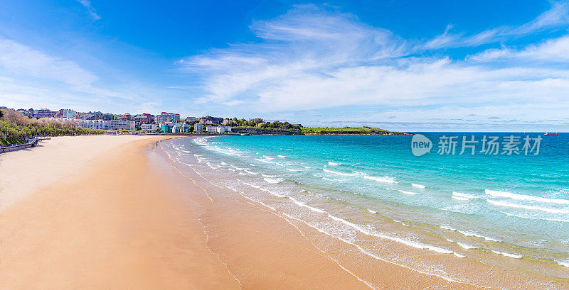 Playa El Sardinero海滩位于西班牙桑坦德市美丽的坎塔布里亚海岸